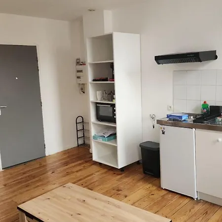 דירה Bright Ideally Located *