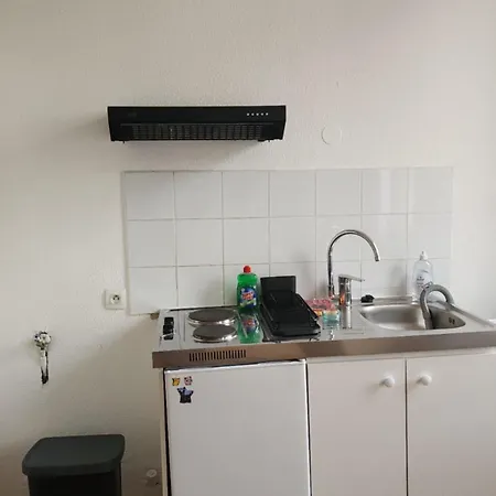 Bright Ideally Located דירה *