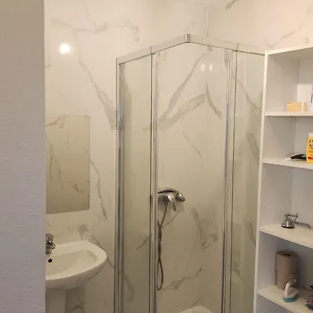 Bright Ideally Located Apartment *